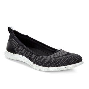 ECCO Women's Intrinsic Karma Flat
